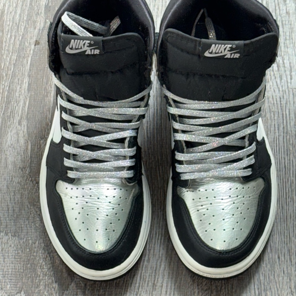 Jordan Retro 1 Metallic Silver Black Toe
